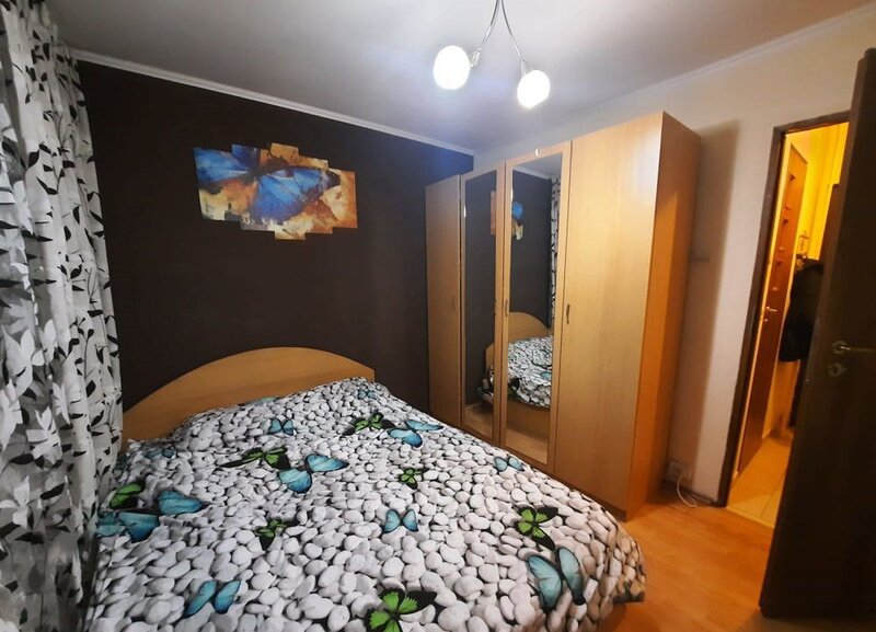 Constantin Brancoveanu 3 statii cu autobuzul, apartament cu 2 camere.